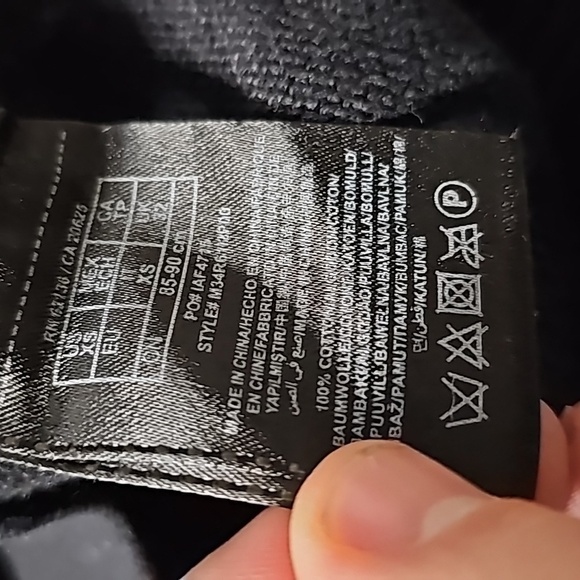 Guess xs black long sleeve sweater jacket - Picture 7 of 7
